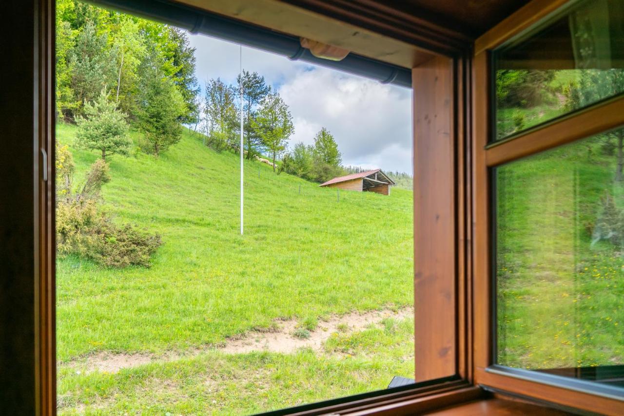 Salas Syrex Zazriva Exterior foto