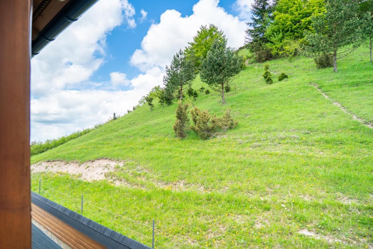 Salas Syrex Zazriva Exterior foto